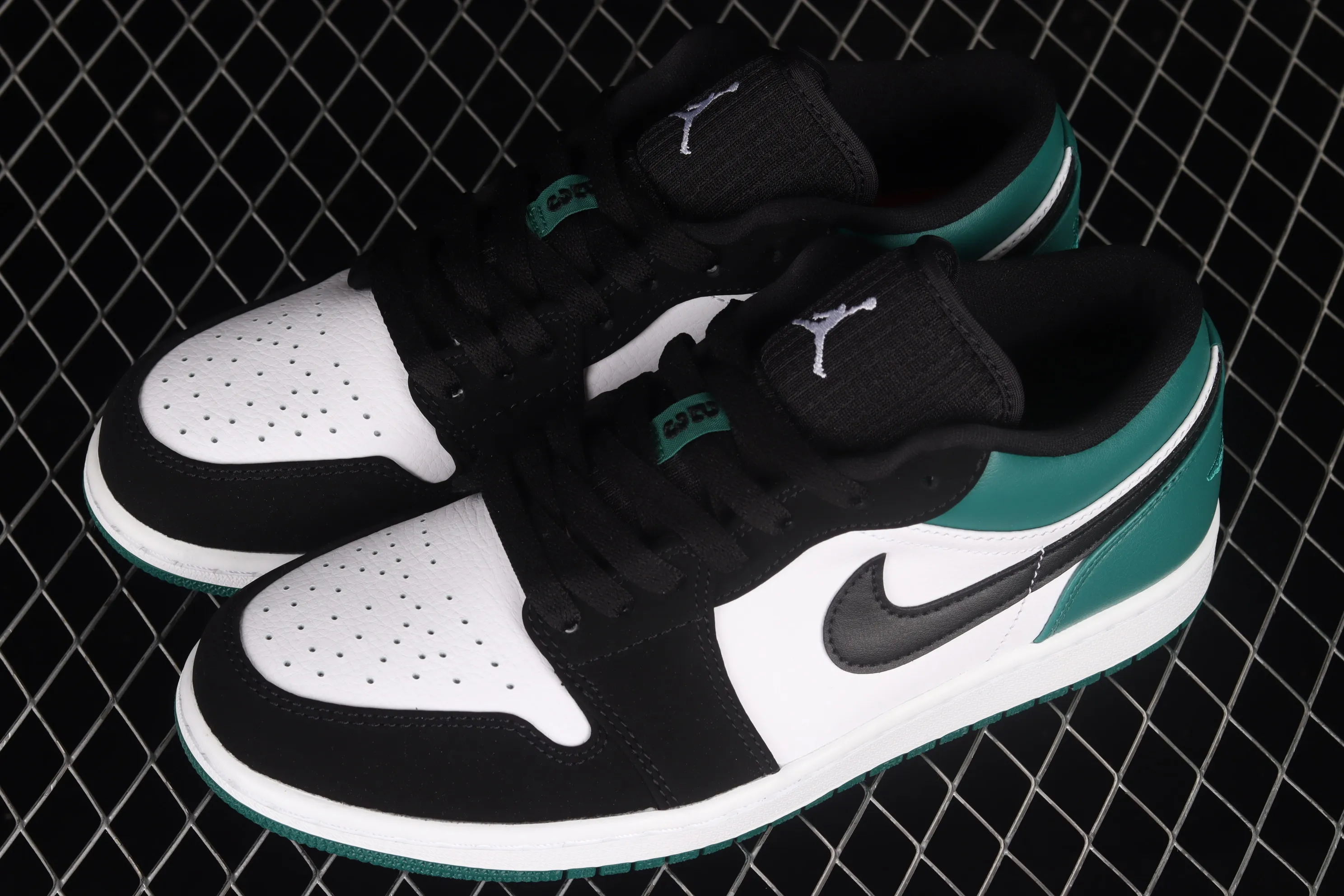 All categories Air Jordan Jordan series basketball shoes Air Jordan 1 Low G version pure original Air Jordan 1 Low AJ1 Joe 1 black and green toe low-top cultural basketball shoes 553558-113